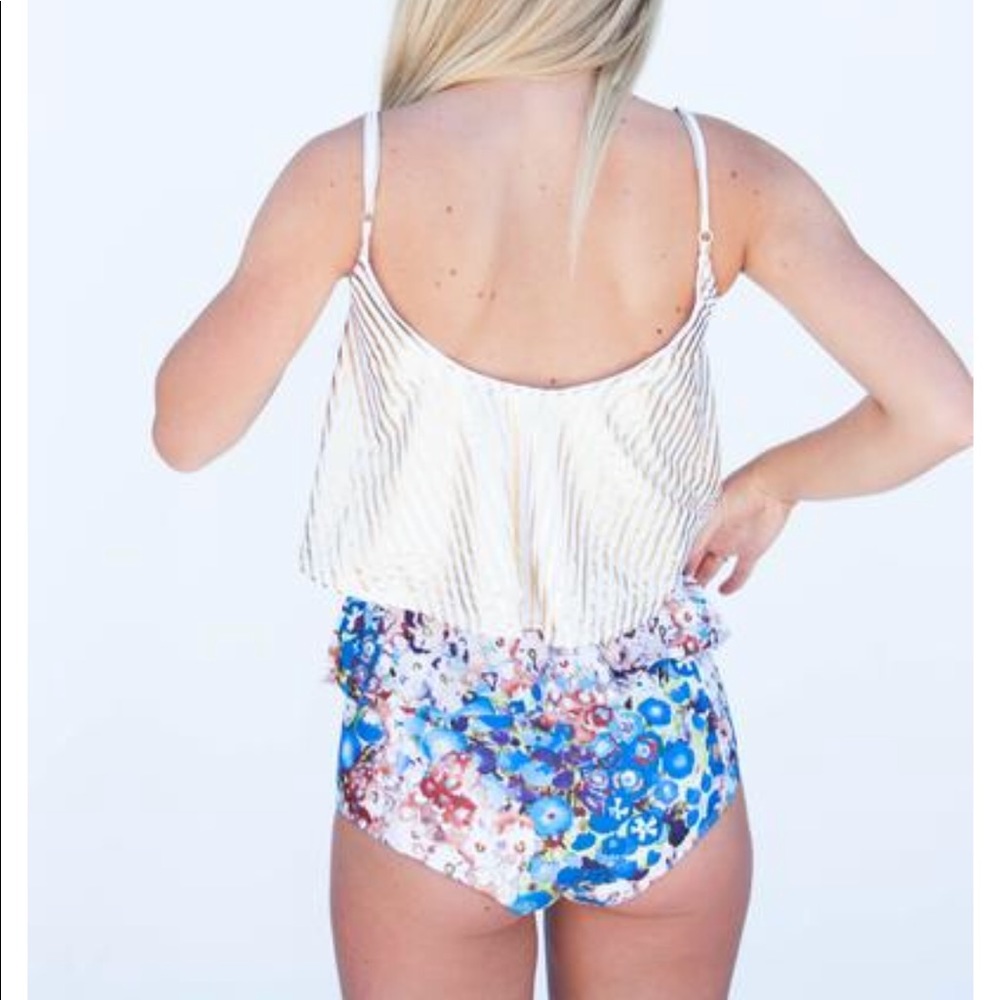 Kortni Jeane swing top gold stripes